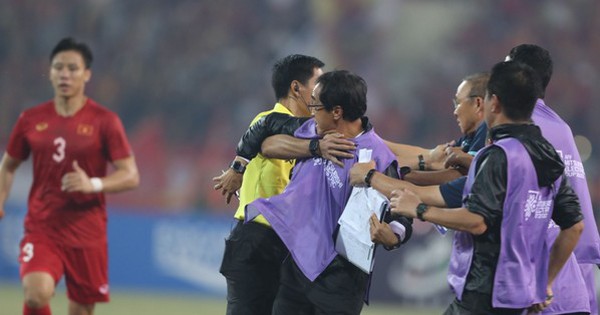 Vì Văn Hậu, trợ lý Lee Yong-jin có những hành động chưa từng thấy|trận chung kết aff cup