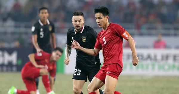 Sau trận thắng Indonesia, Hùng Dũng về viếng bà ngoại vừa mất|việt nam vs lào aff cup 2021 trực tiếp