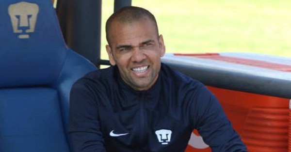 Dani Alves phải đổi trại giam vì ký tặng cho các bạn tù|soi keo bongda dem nay
