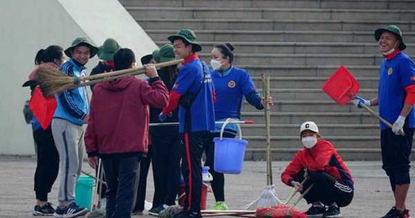 Hơn 100 sinh viên tình nguyện tổng vệ sinh sân Mỹ Đình|trực tiếp chung kết aff cup