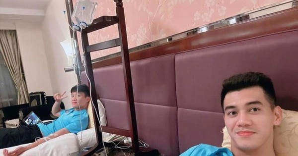 Vì sao Hoàng Đức, Đoàn Văn Hậu và các cầu thủ Việt Nam phải truyền dịch khi về nước?|lịch thi đấu của đội tuyển việt nam aff cup