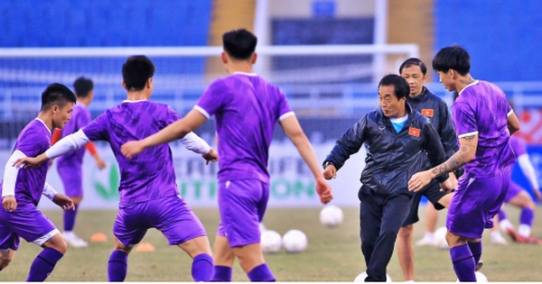 Trợ lý Lee Young-jin nhận cái kết đắng khi đá ma với Văn Hậu và dàn sao ĐT Việt Nam|lịch phát sóng aff cup