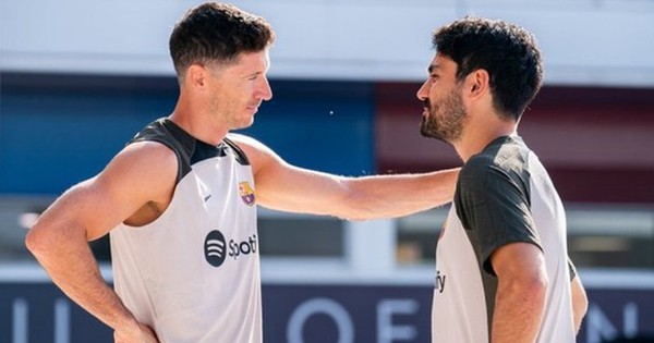 Cuộc trò chuyện giữa Lewandowski và Gundogan