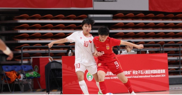 Đại diện bóng đá Việt Nam áp sát tốp 10 thế giới