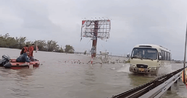 Nước tràn qua Quốc lộ 1 ở Đà Nẵng, CSGT cấm đường, phân luồng lên cao tốc