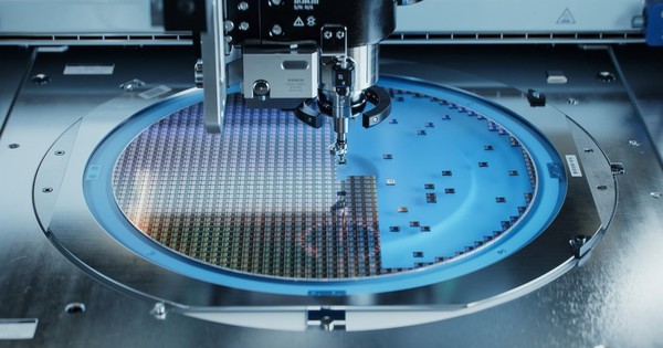 "Ngon ăn lại hóa ê chề": Trung Quốc lén tháo máy quang khắc để copy, ai ngờ bị hỏng phải gọi người đến sửa?