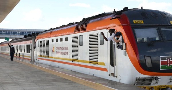 Vay Trung Quốc hơn 5 tỷ USD xây đường sắt dài 480 km, nền kinh tế nghèo bị IMF xếp vào nhóm "rủi ro nợ cao", mỗi năm phải trả nợ Bắc Kinh hơn 1 tỷ USD