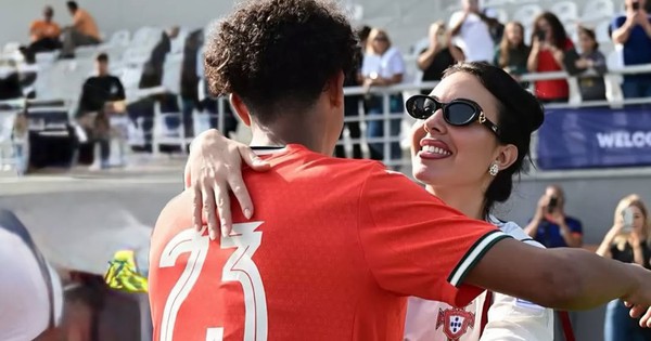 Mẹ của Cristiano Ronaldo Jr. là ai?