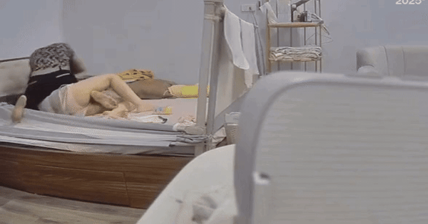 Xôn xao clip vụ mẹ chồng đè lên người, nắm tóc con dâu mới sinh gây phẫn nộ