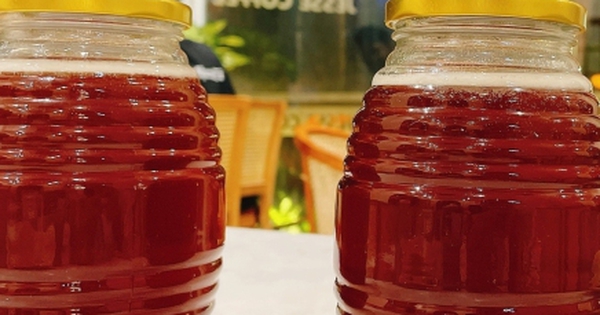 Thả một giọt mật ong xuống nước biết ngay thật hay giả