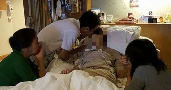 Người phụ nữ ung thư dạ dày rồi qua đời vì 3 việc nhiều người thích làm trước khi đi ngủ