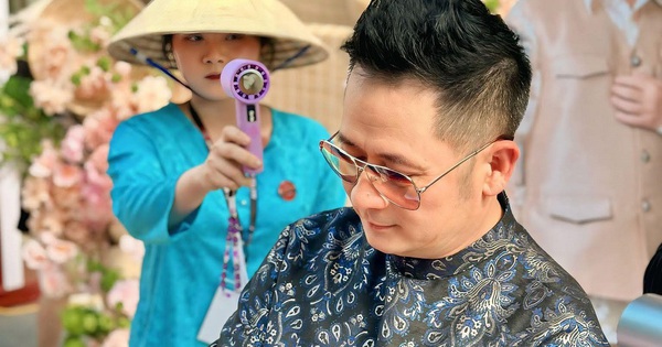 Nam ca sĩ sở hữu biệt thự 2.000 m2 ở Mỹ và Việt Nam: Ngoài 50 hôn nhân viên mãn bên vợ kém 17 tuổi