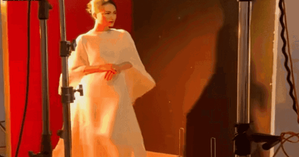 Sốc visual đại mỹ nhân vào vai Hoàng hậu quyền lực nhất Việt Nam, 30 năm nhan sắc không đổi mới đáng nể