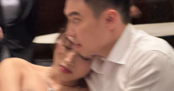 Bức ảnh out nét của vợ chồng TGĐ Tập đoàn Sơn Hải được bàn tán không ngớt