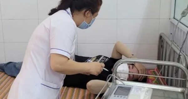 Sức khoẻ 14 công nhân phải nhập viện sau bữa ăn trưa tại công ty ở Huế ra sao?