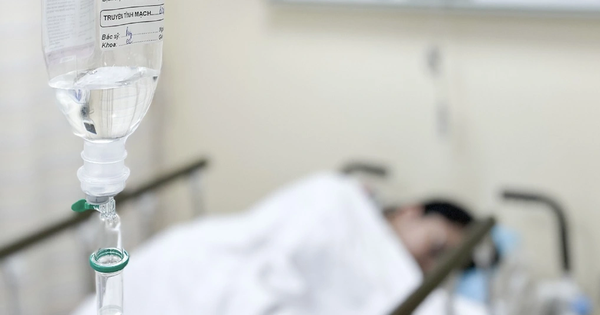 Số người ngộ độc sau ăn bánh mì ở TP.HCM tăng gần 300 ca: Phải làm gì khi có dấu hiệu ngộ độc thực phẩm?