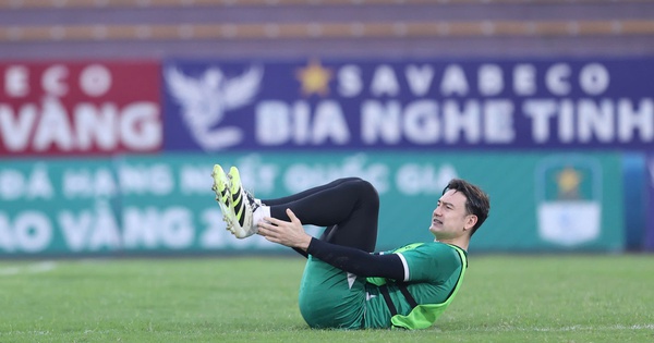 Văn Lâm lại chấn thương