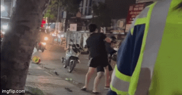 4 người lao vào ẩu đả giữa phố, từ lòng đường lên vỉa hè khiến giao thông hỗn loạn: Đã rõ nguyên nhân