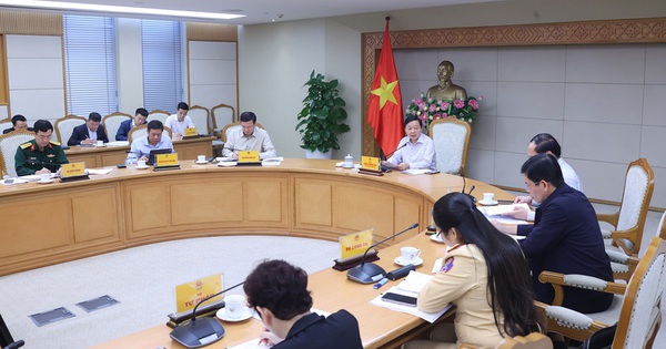 Đề xuất xe ô tô ở Hà Nội và TP HCM áp dụng quy chuẩn khí thải cao hơn, sớm hơn