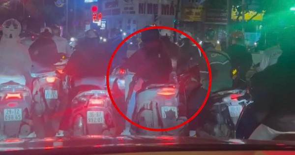 Hà Nội: Dùng khẩu trang che biển số, nam thanh niên bị xử phạt 12 triệu đồng