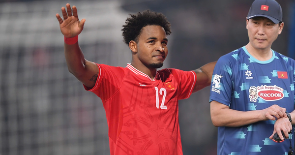 Xuân Son hào hứng đấu tuyển Lào, HLV Kim Sang-sik chỉ cho ngồi… dự bị?