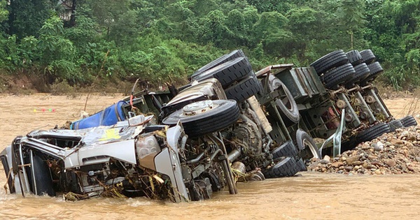 Tìm thấy vật bất ly thân của tài xế xe đầu kéo mất tích ở Quảng Trị