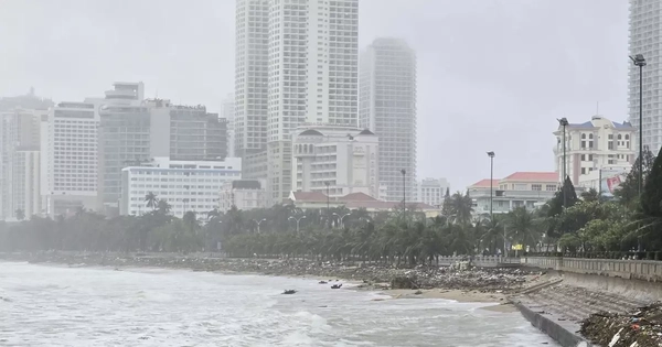 Tìm thấy hai ngư dân bị lũ cuốn mất tích trên vịnh Nha Trang