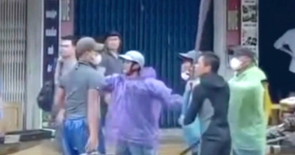 Làm rõ nhóm người dùng mái chèo đánh nhau giữa phố ngập lụt ở Huế