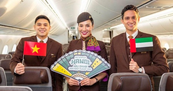 Lần đầu tiên có đường bay thẳng Hà Nội - Abu Dhabi: "Siêu máy bay" vừa xuất hiện tại Nội Bài