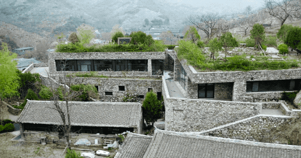 Người đàn ông xây biệt thự dưới chân Vạn Lý Trường Thành, hồi sinh cả 1 ngôi làng: 1,4 tỷ dân Trung phải nể!