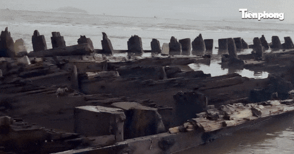 Lộ rõ hình hài tàu cổ trên biển Hội An sau mưa bão