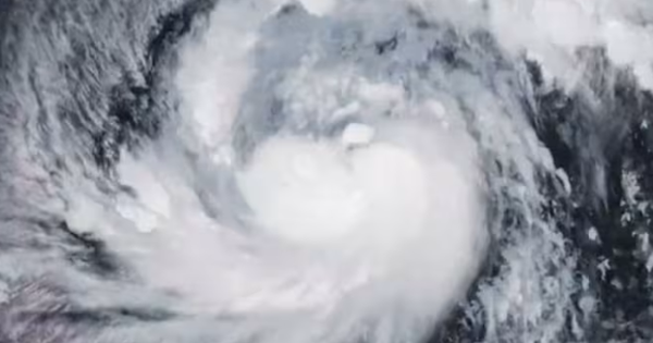 Bão Phượng Hoàng có thể gây ra "đại hồng thuỷ" bao phủ cả quốc gia: Ảnh vệ tinh cho thấy phạm vi ảnh hưởng khổng lồ