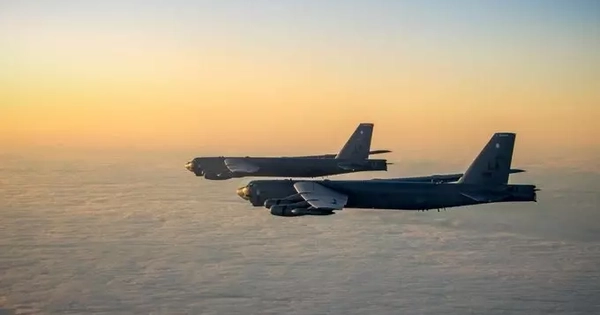 Hai máy bay ném bom B-52 của Mỹ xuất hiện gần Venezuela
