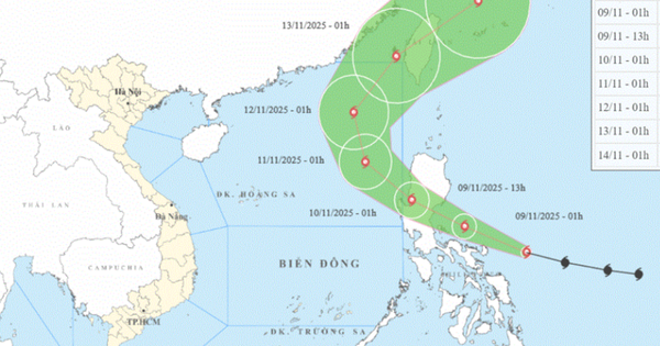 Ngày 10/11, bão Fung-Wong giật trên cấp 17, đi nhanh vào Biển Đông