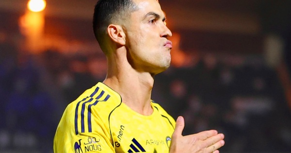 Ronaldo gây tranh cãi