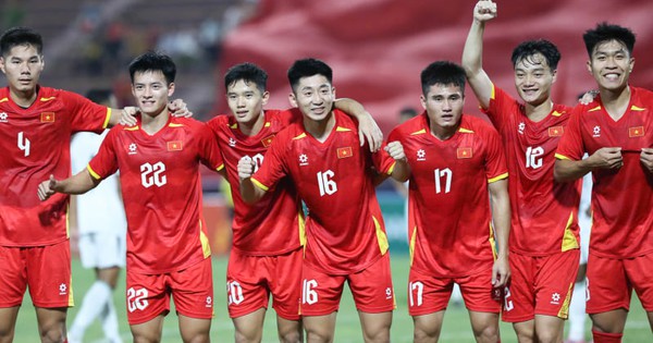 Tuyển Việt Nam thiếu vắng lớn trong ngày đụng độ Trung Quốc