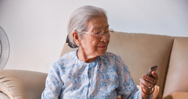 Nữ NSƯT 93 tuổi đi diễn bị quỵt tiền: "Chắc họ khổ quá nên làm chuyện thiếu đạo đức"