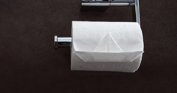 Kỹ sư bị sa thải vì đi vệ sinh một lần hết... 4 tiếng đồng hồ: Bệnh trĩ không phải là "kim bài miễn tử"