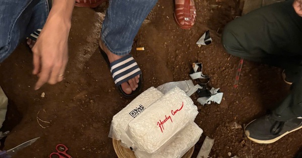 Máy xúc xới tung mặt đất, hé lộ kho chất cấm trong chuyên án ma túy lớn tại Đắk Lắk