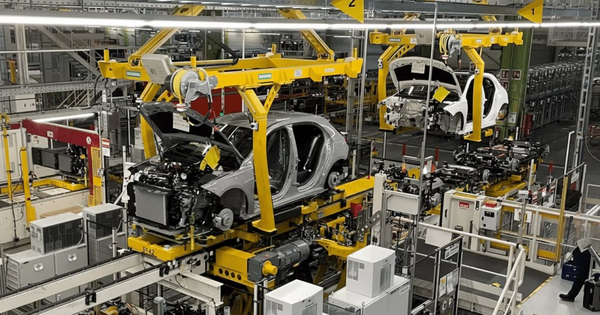 EU rút lại lệnh cấm hoàn toàn xe xăng: Ai mừng, ai lo?