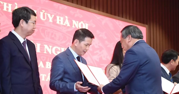 Hà Nội trao 9 quyết định về công tác cán bộ