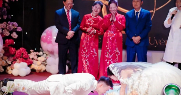 Màn nằm rạp giữa sân khấu "hơn thua" với cô dâu của chú rể thu hút 7 triệu lượt xem