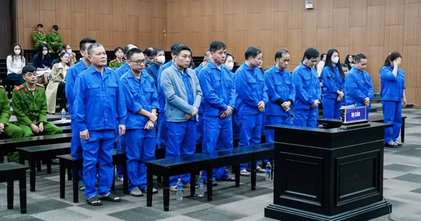 2 cựu Phó Chánh án TAND Cấp cao tại Đà Nẵng lĩnh tổng mức án 10 năm tù vì nhận hối lộ