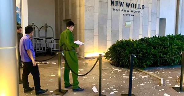 Người nước ngoài nghi rơi lầu ở New World Hoiana, camera ghi cảnh 2 người vội vã rời đi