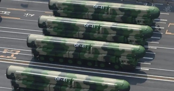 Hơn 100 tên lửa đạn đạo liên lục địa đã nạp vào hầm phóng?