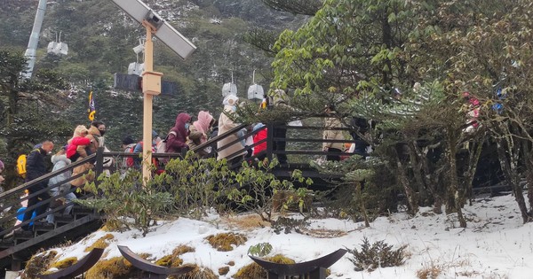 Khách Việt kể chuyện đi ngắm tuyết trên núi cao hơn 4000m ở Trung Quốc, nhận xét: "Không ngờ đến mức này!"