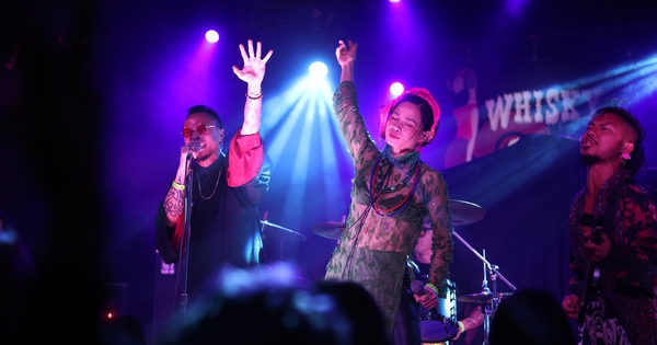 Đồng Lan lần đầu hát rock trên sân khấu huyền thoại của Hollywood