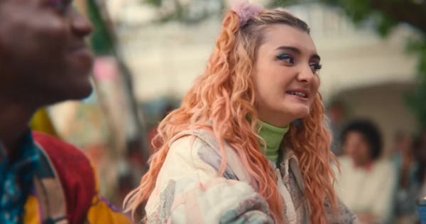 Xem phim Sex Education, tôi quyết dạy câu này cho con: Đây chính là bí kíp để sống 1 đời thảnh thơi, thư thái!