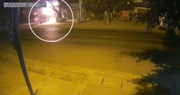 Cháy nhà tại Đắk Lắk, 4 người chết: Camera ghi lại tia lửa từ trụ điện trước nhà