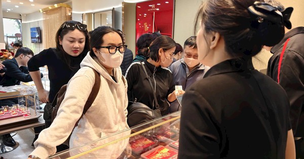 Vàng chỉ cần 30.000 đồng để cán mốc kỷ lục chưa từng có ở VN, bạc tăng không cản nổi: Chuyên gia nói gì?